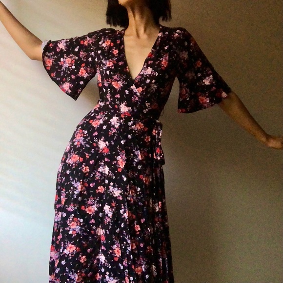 BOGOFREE Floral Wrap Dress - Picture 2 of 5
